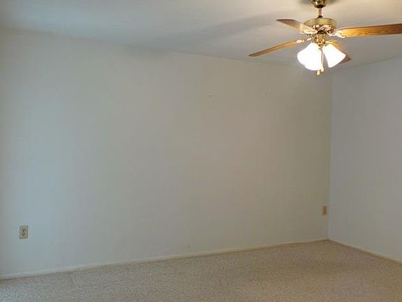 3rd image of 2523 Tamarind St