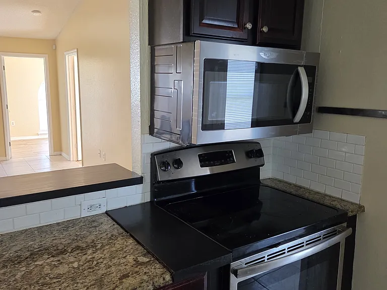 631 Llama Dr — Photo 3