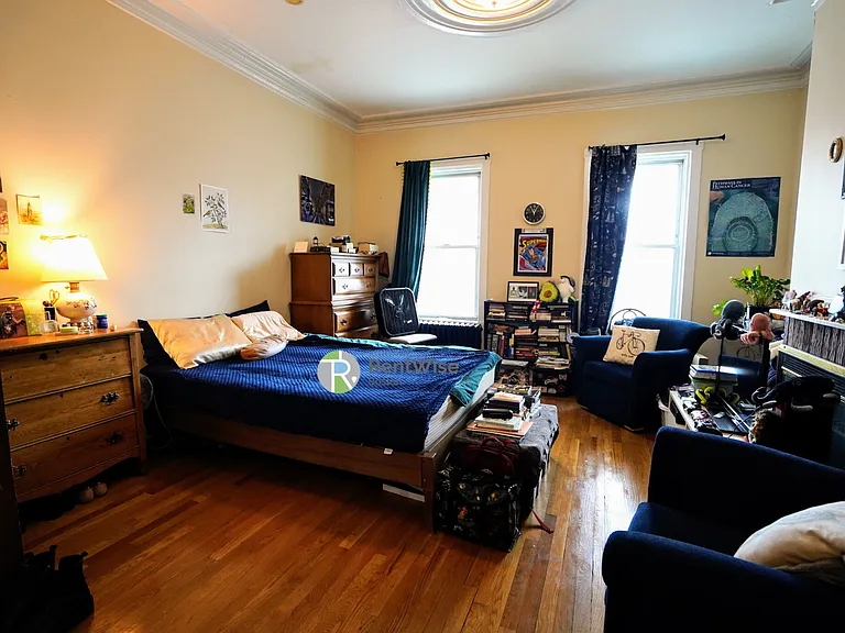 381 Dorchester St #1A — Photo 1