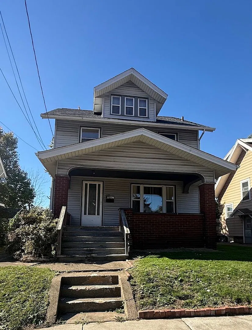 Four bedroom house available for rent - Canton SW — Photo 1