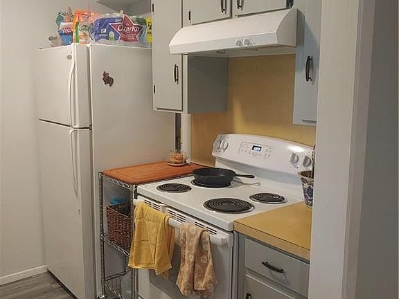 4th image of 402 E Pietzsch St