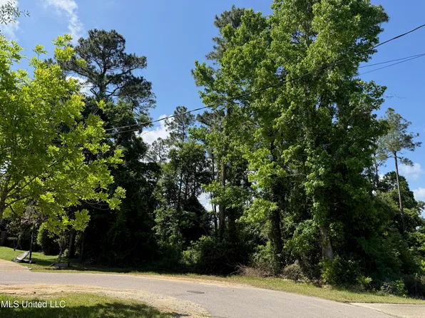 9844 Kaimuki Ct #59, Diamondhead, MS 39525
