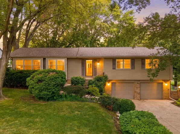 12356 Westover Rd, Omaha, NE 68154