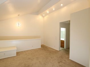 11667 216th St, Lakewood, CA 90715