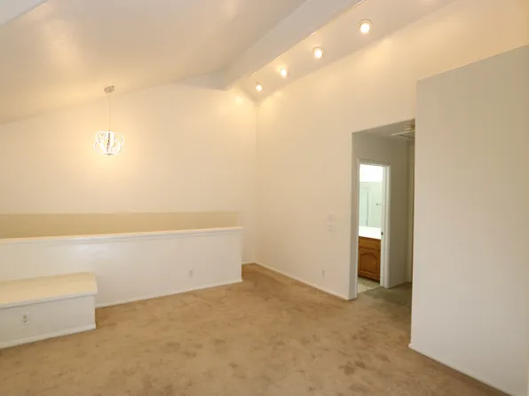 11667 216th St, Lakewood, CA 90715