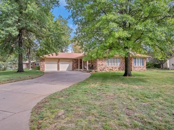 2104 N Westridge Dr, Wichita, KS 67203