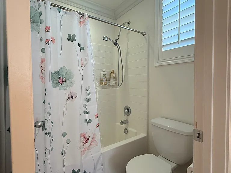 Cascade Dr — Photo 28