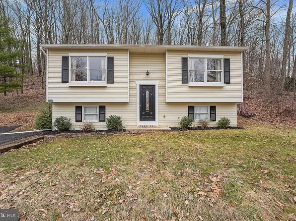 830 Ungers Ln, Boyertown, PA 19512