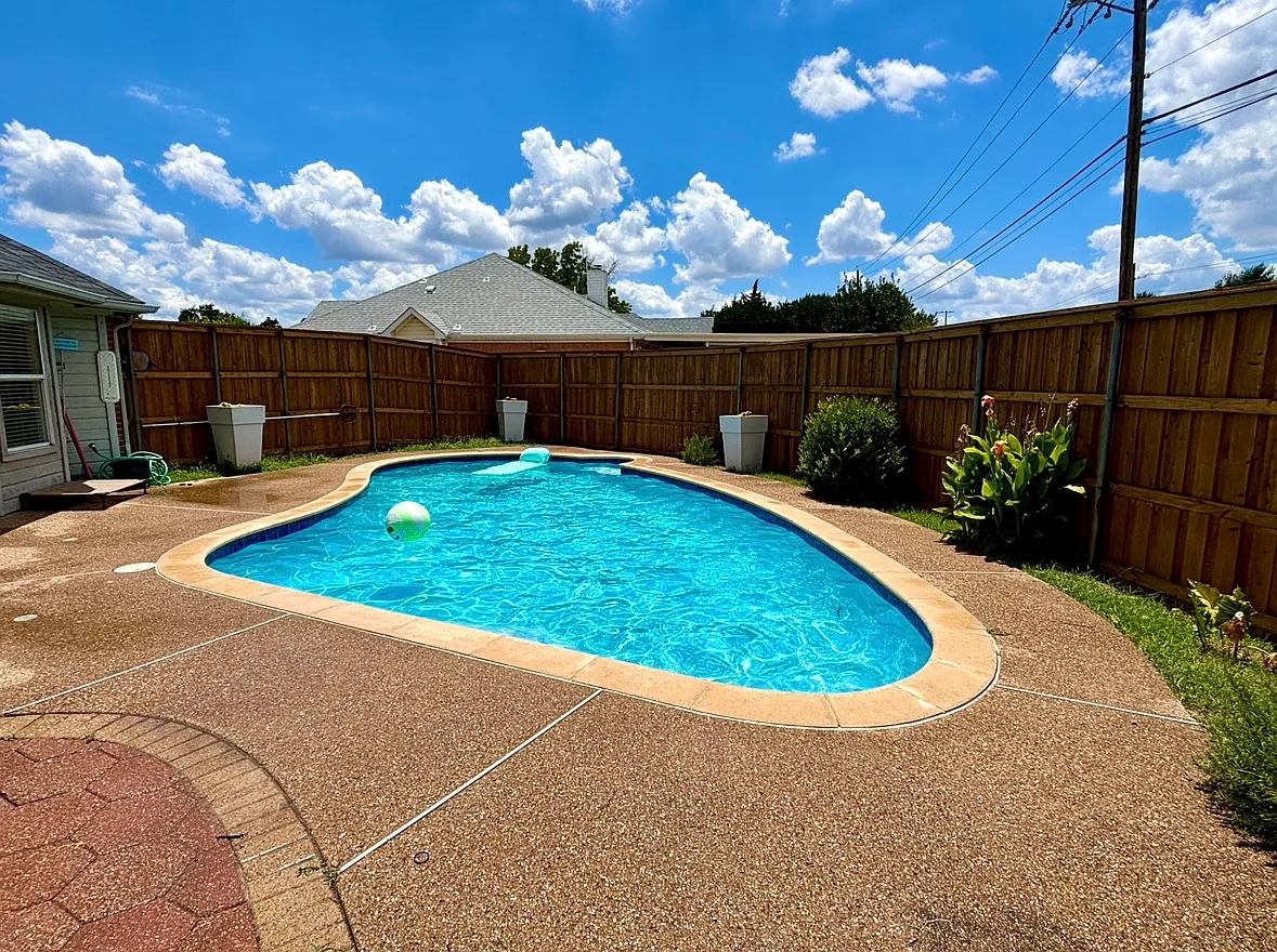 4 bed, 2.5 bath, 2369 sqft, $2,950 — Photo 4