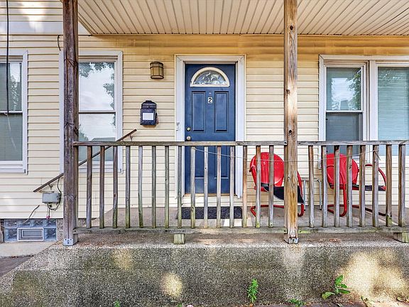 5th image of 909 Hall St SE