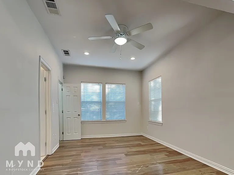 6024 Richmond Ave — Photo 8
