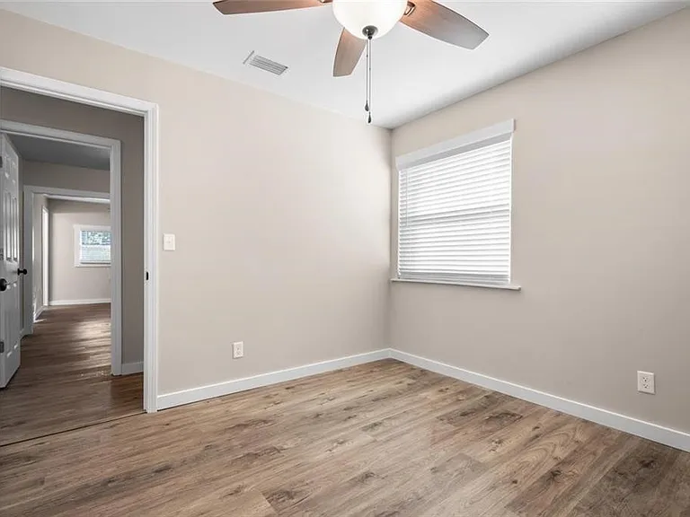 920 Johnston St — Photo 11