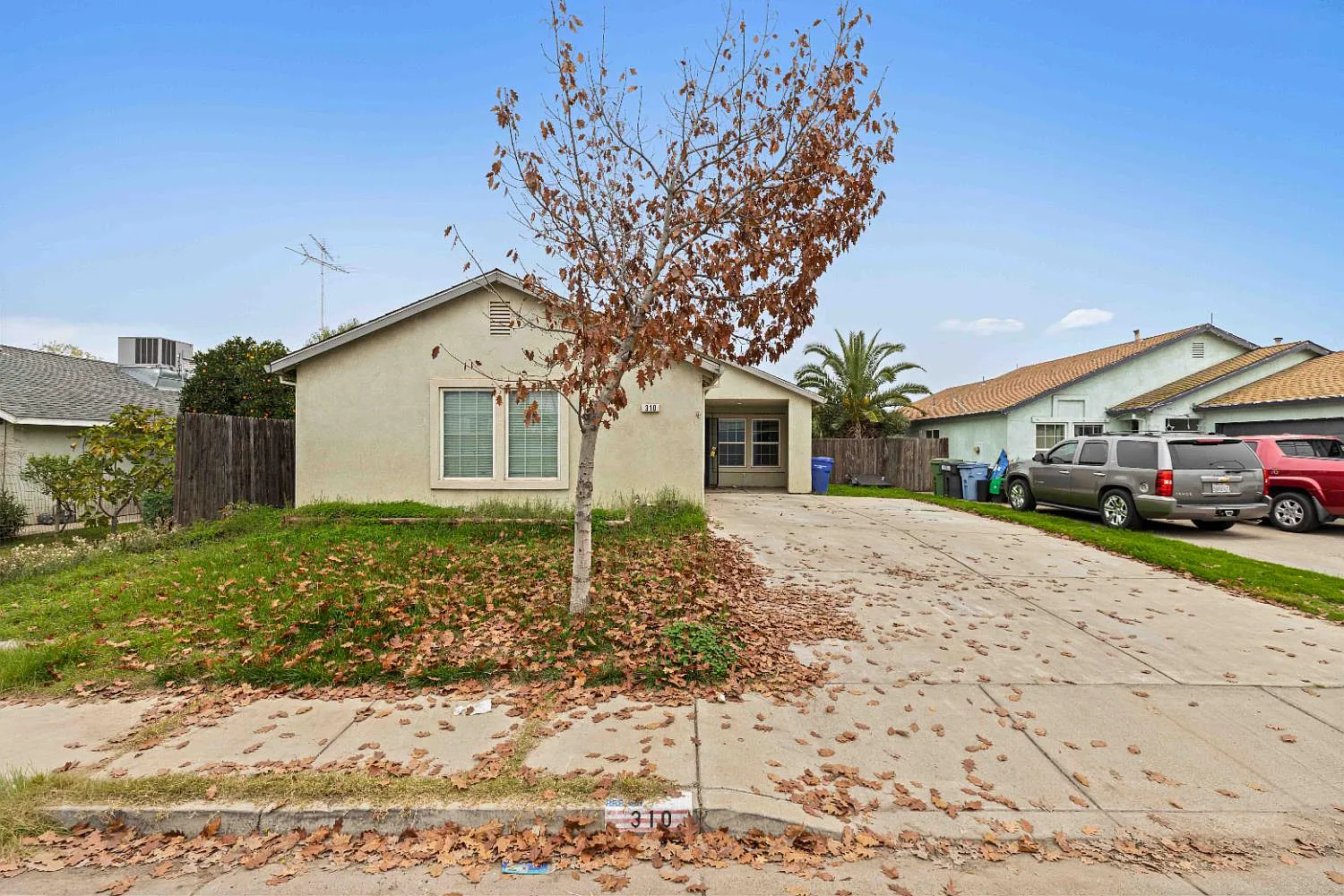 310 W F St photo 1
