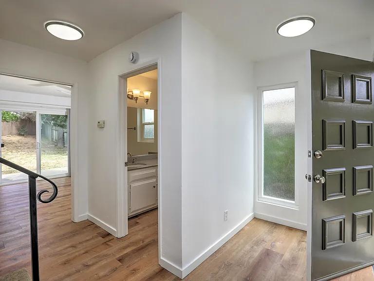 7392 Elmhurst Pl — Photo 4