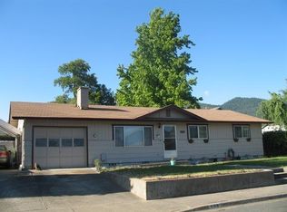 906 NW Donna Dr, Grants Pass, OR