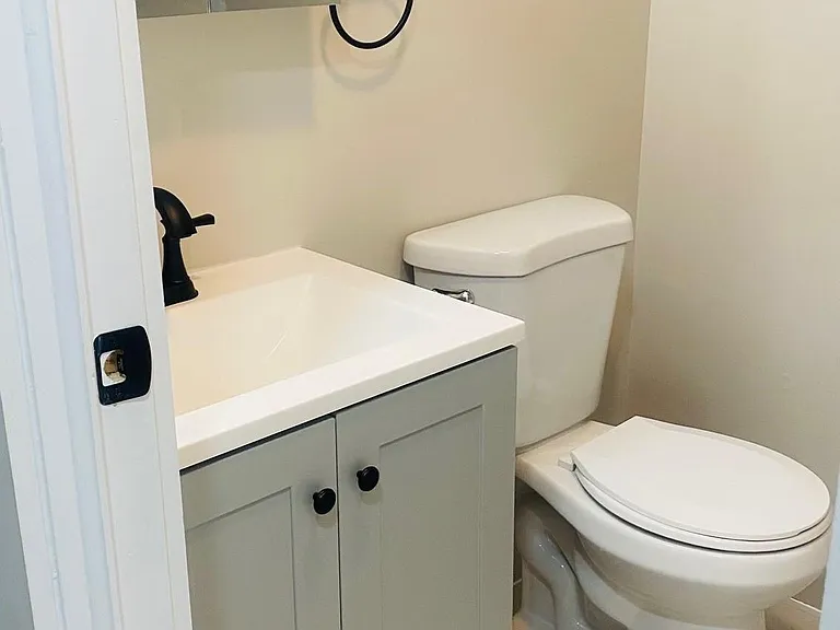 Laura Lane Apartments — Photo 18