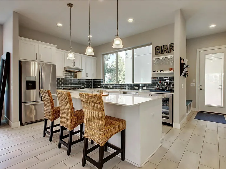 2114 Philomena St — Photo 15