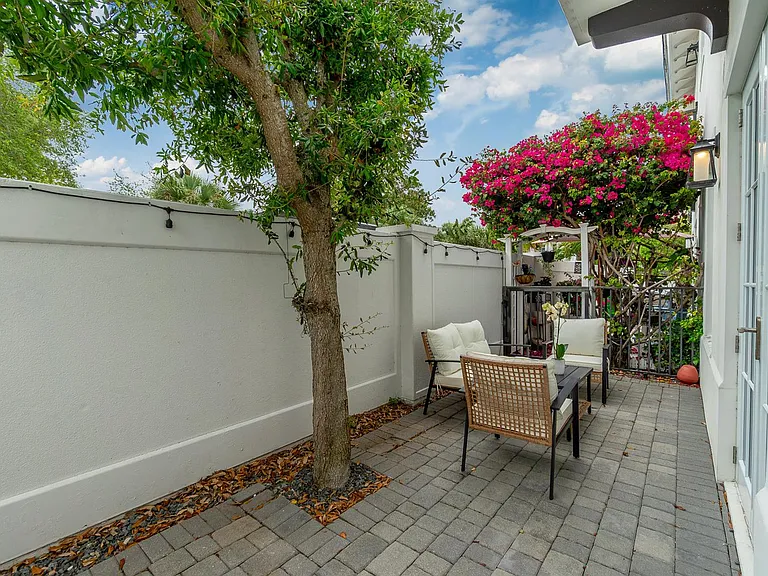918 Saint George Blvd — Photo 12