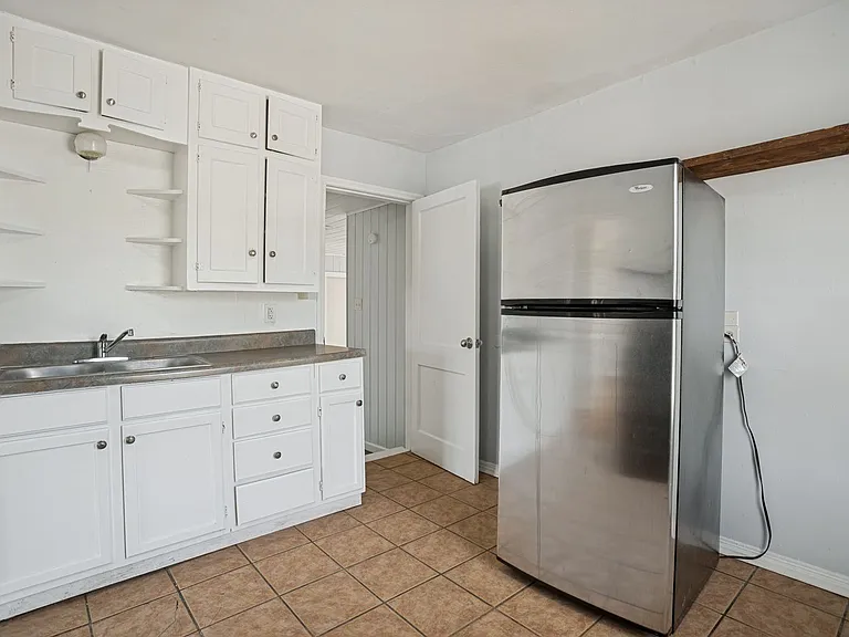 2514 Waverly Ave — Photo 10