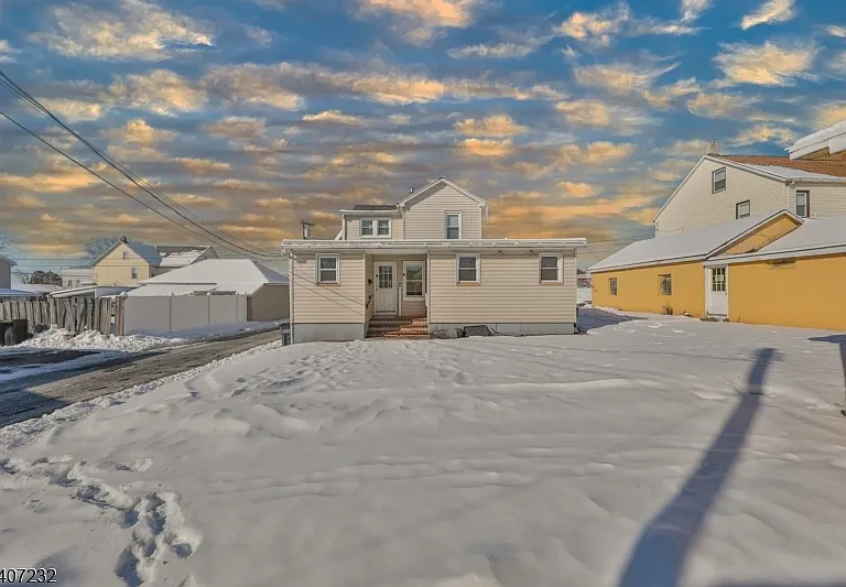 444 James St #B — Photo 3