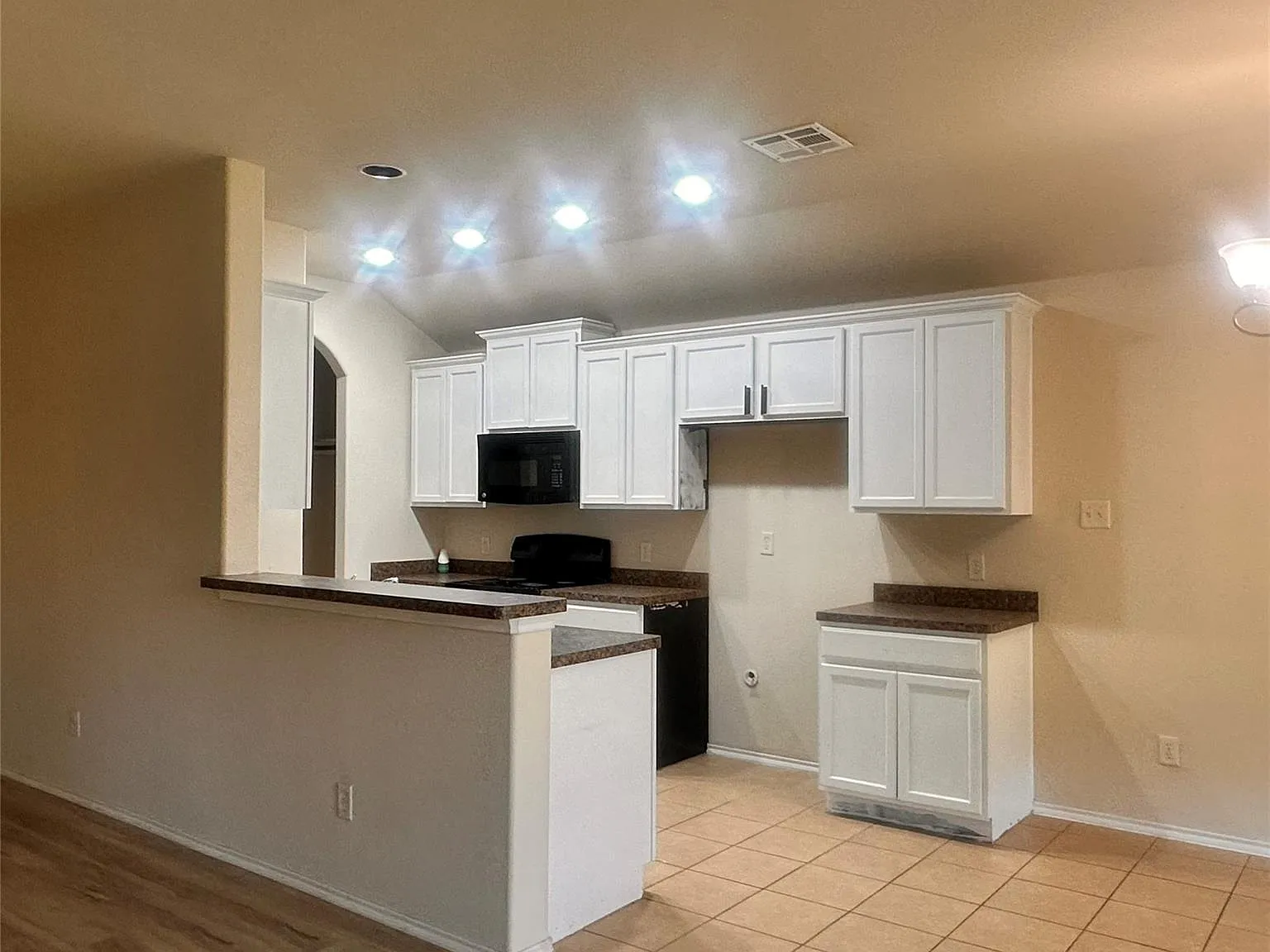3 bed, 1402 sqft, $1,895 — Photo 3