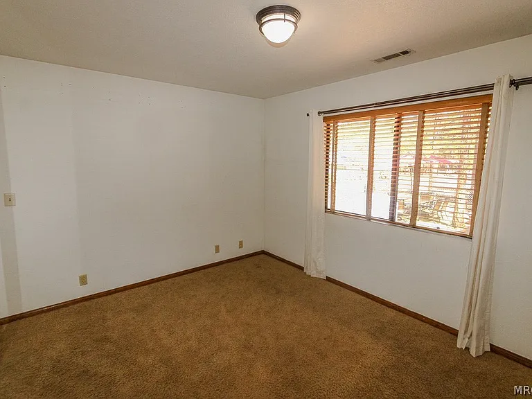 1064 Pine Ln — Photo 26