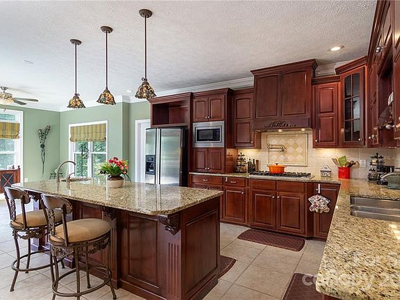 4th image of 4031 Plantation Dr #50