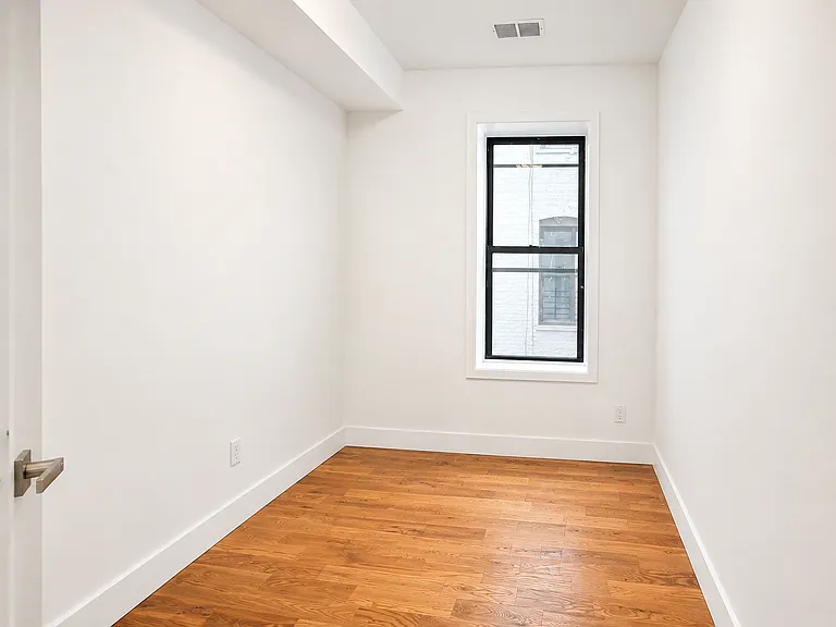 645 Vermont St #2R — Photo 9