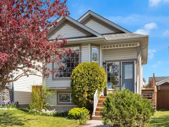 131 SW Country Hills Way NW, Calgary, AB T3K 4W3