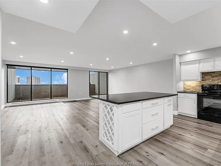 380 Pelissier St #1103 — Photo 5