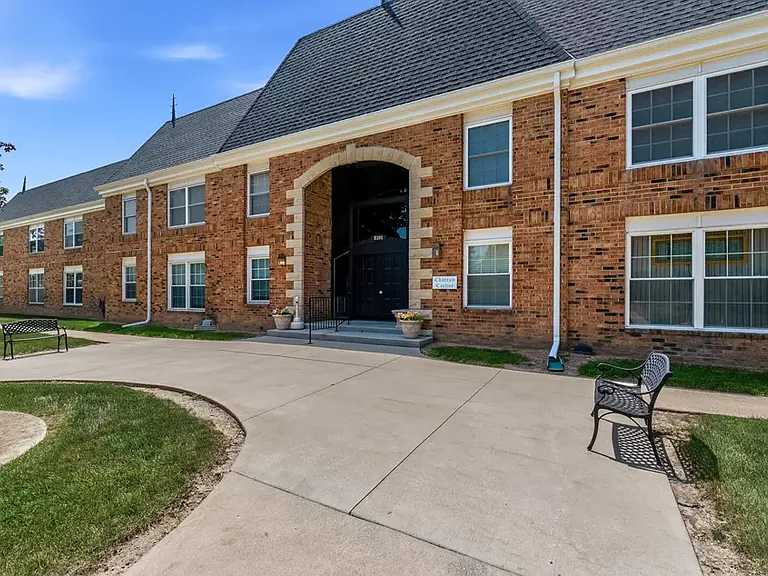 2101 Chateau Ct #106 — Photo 5