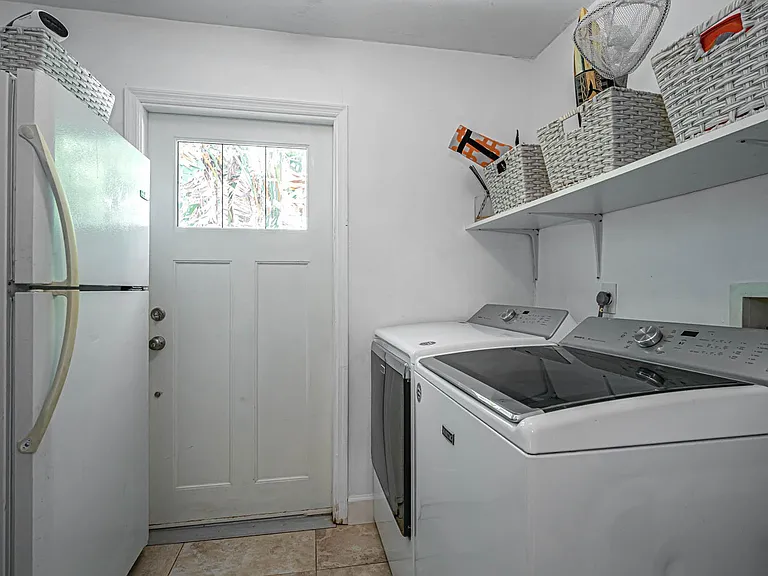 1075 Morningside Dr — Photo 9