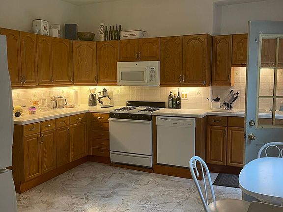 Kitchen 13'x13' with access to private deck, patio & backyard