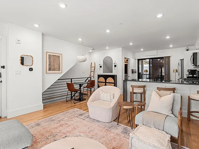 4 Everett Pl #1 — Photo 3