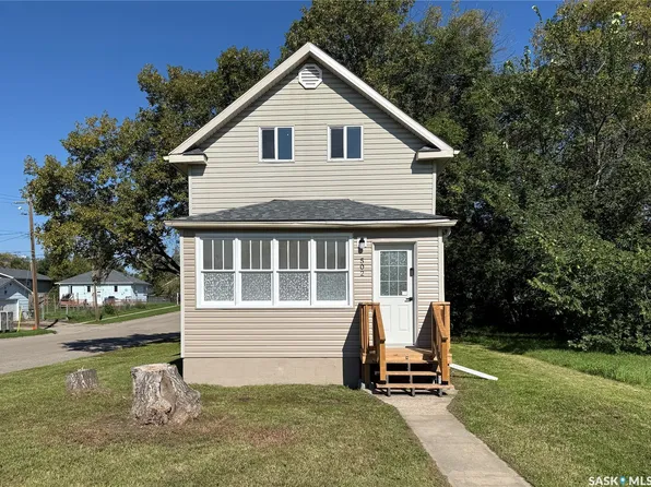 502 8th Street E, Prince Albert, SK S6V 0W6