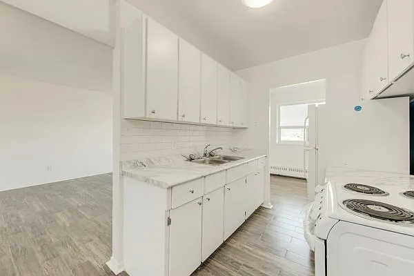 1560 Lawrence Ave W — Photo 5