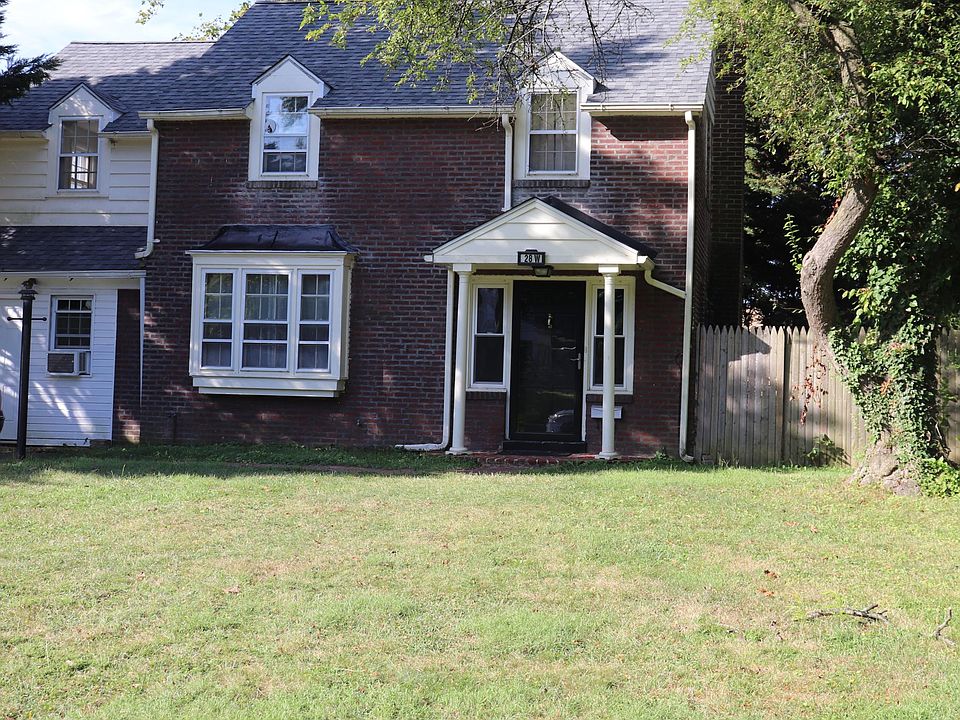 1st image of 28 W Salisbury Dr