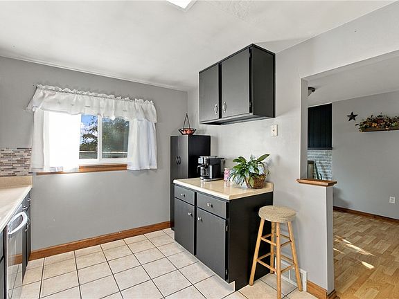 5th image of 3616 Knape St