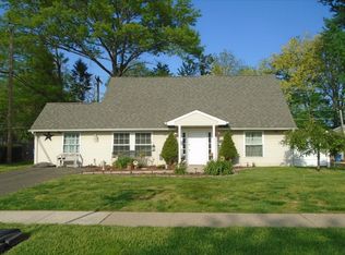 20 Keystone Ln, Levittown, PA 19055