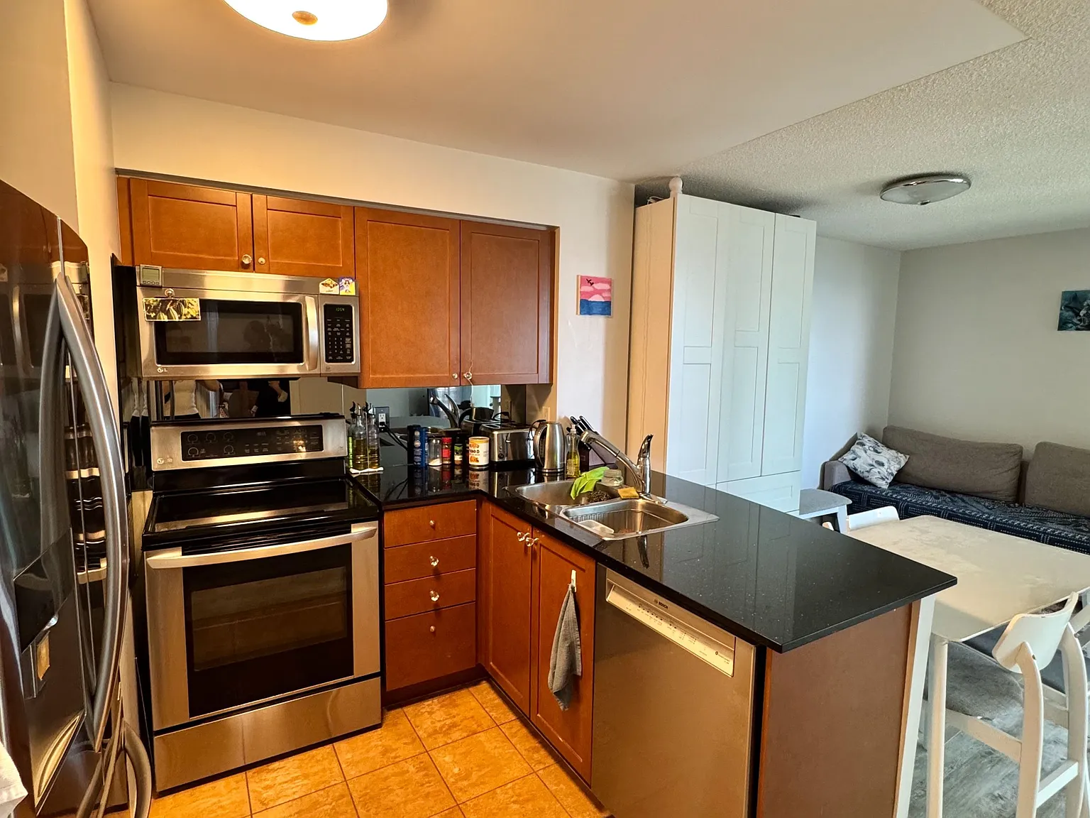 2 bed, $3,200 — Photo 2