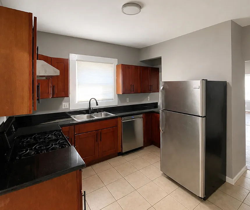 666-672 25th St