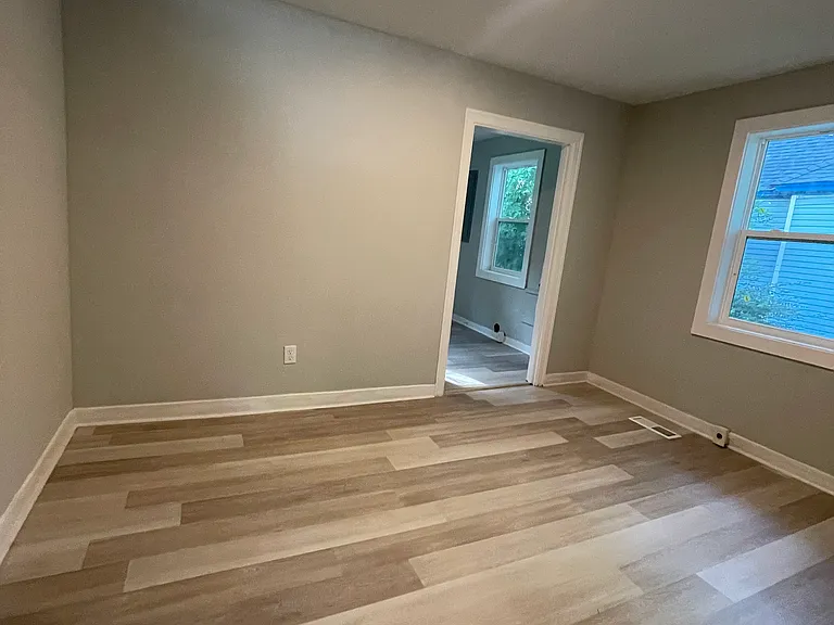 4111 Kirkland Ave — Photo 5