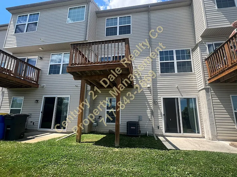 210 Royal Dr — Photo 22
