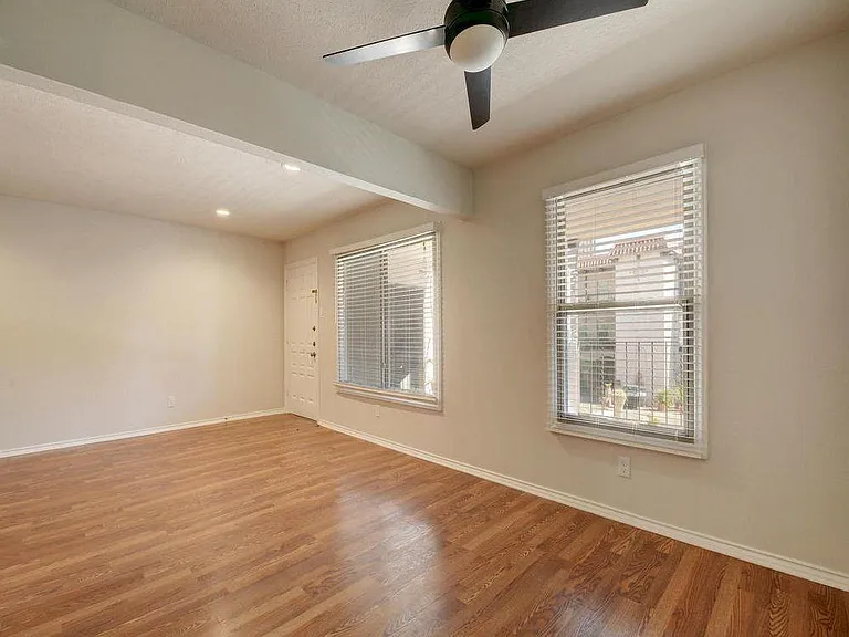 505 W 7th St #202 — Photo 9
