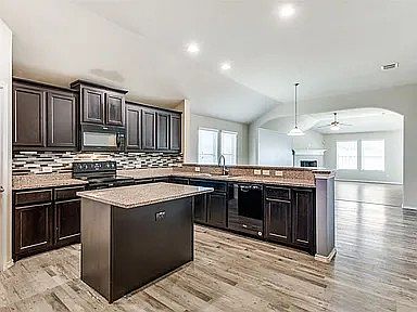 4th image of 11905 Castleford Way
