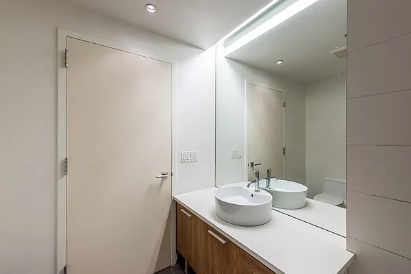 Rented by Nooklyn NYC LLC | media 18