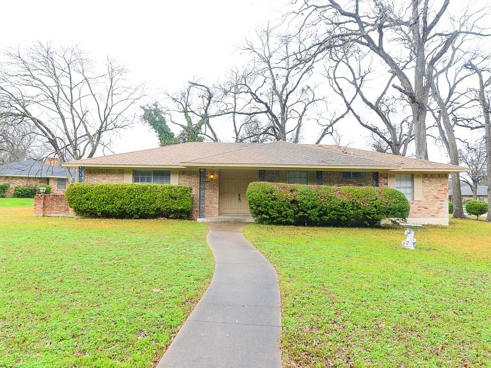 1st image of 301 Lakewood Dr