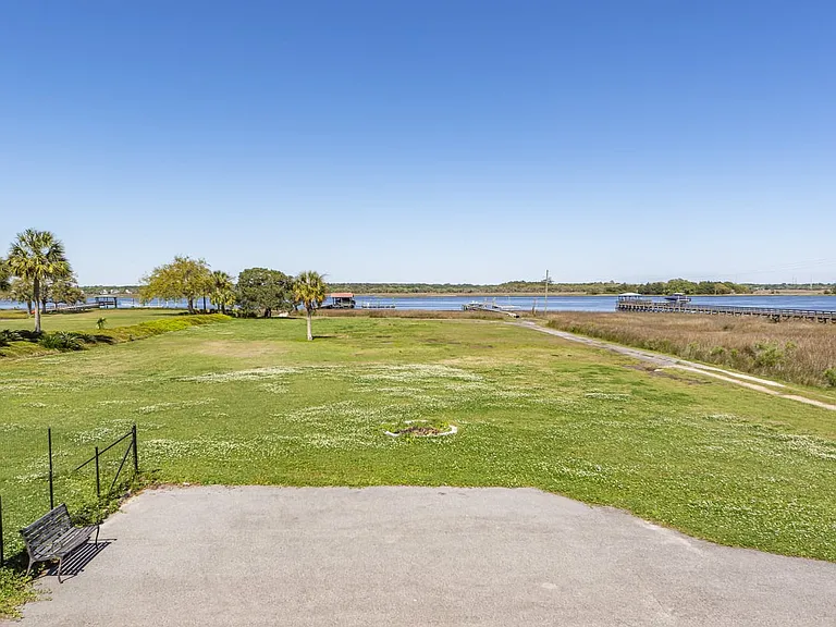 923 River Rd — Photo 42