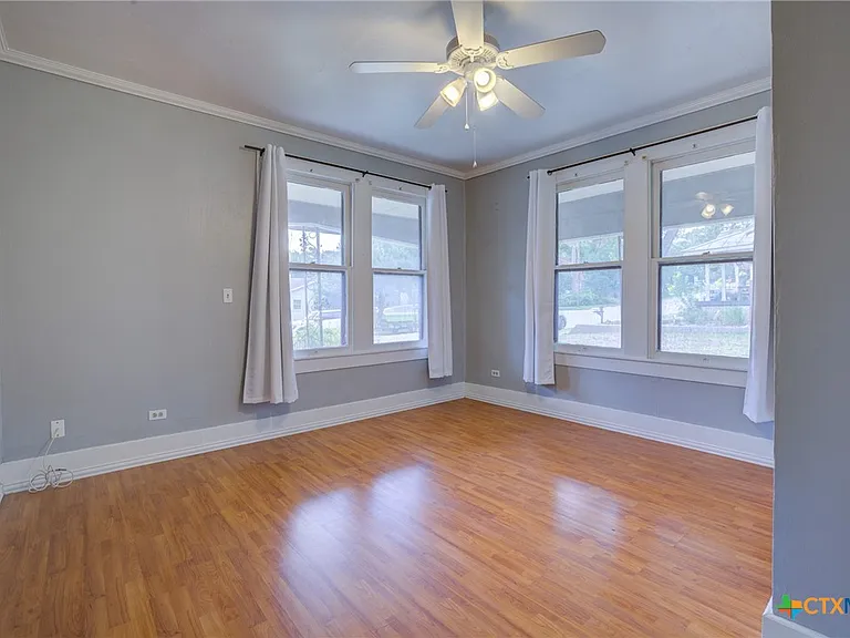 262 Clemens Ave — Photo 14