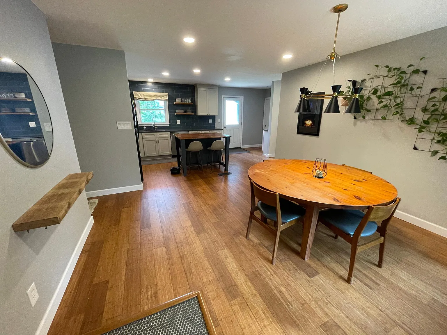 3 bed, 1245 sqft, $1,950 — Photo 2